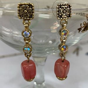 Lovely Goldtone drop rhinestone and peach bead earrings